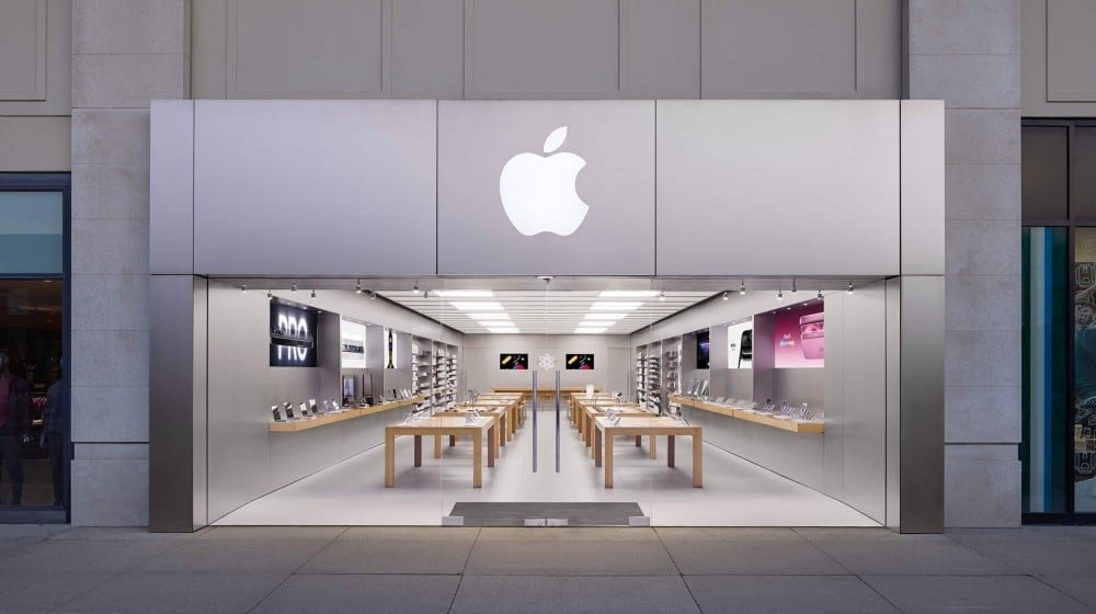 ลือสะพัด! Apple เตรียมเปิดตัว iPhone ฉลองครบรอบ 20 ปี พร้อม AirPods ติดกล้องปี 2027