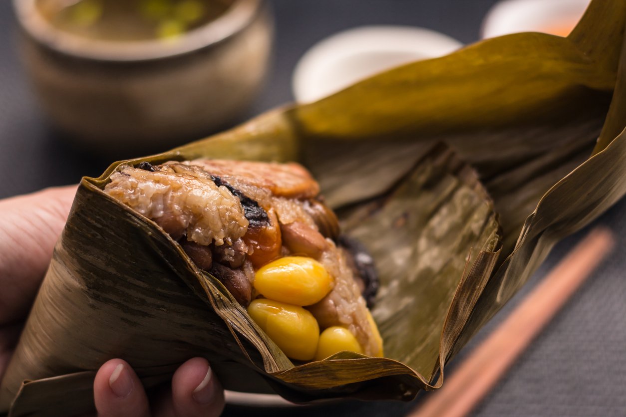 เตือนภัยคนมีโรคประจำตัว! หนุ่มกินบะจ่าง 2 ลูก อาเจียนเลือดพุ่งเกือบ 2 ลิตร ช็อกหมดสติ