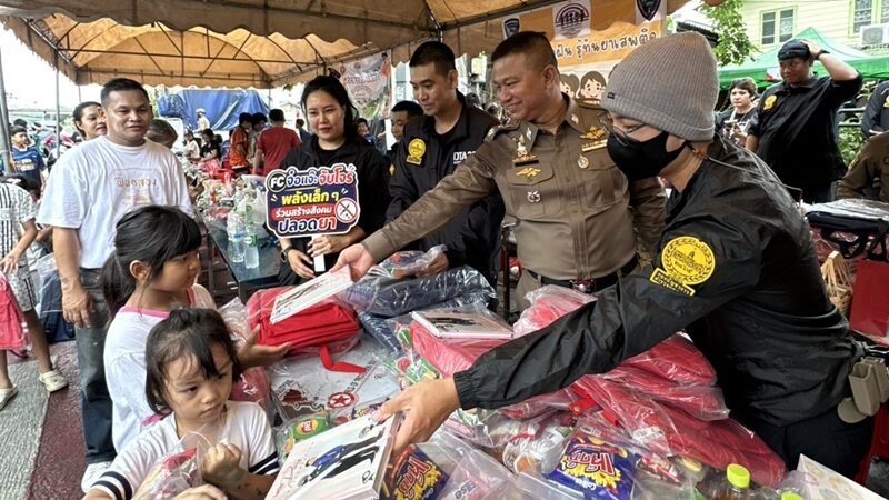 “พล.ต.ท.สยาม” ผนึกกำลังตำรวจนครบาล-ภาคีเครือข่าย ลงพื้นที่ชุมชนเพชรพระราม ยกระดับป้องกันยาเสพติด