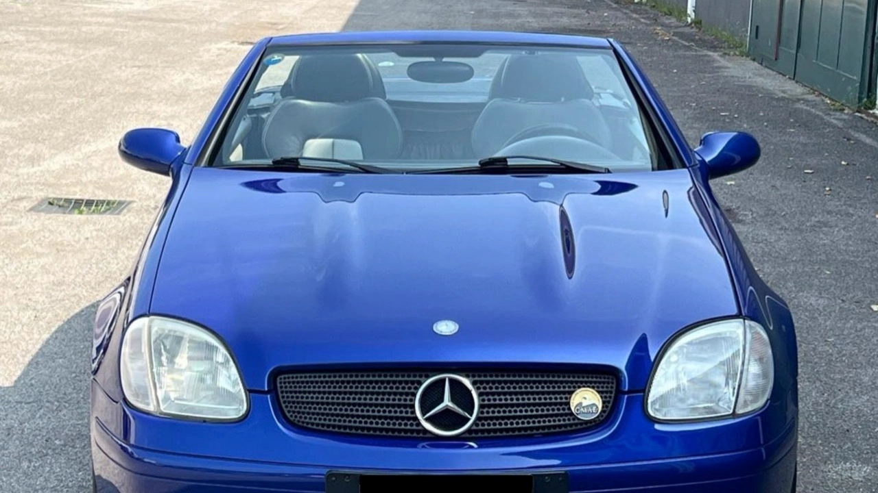 เปิดประวัติรถยนต์พระที่นั่ง Mercedes-Benz SLK R170 ยนตรกรรมระดับตำนาน