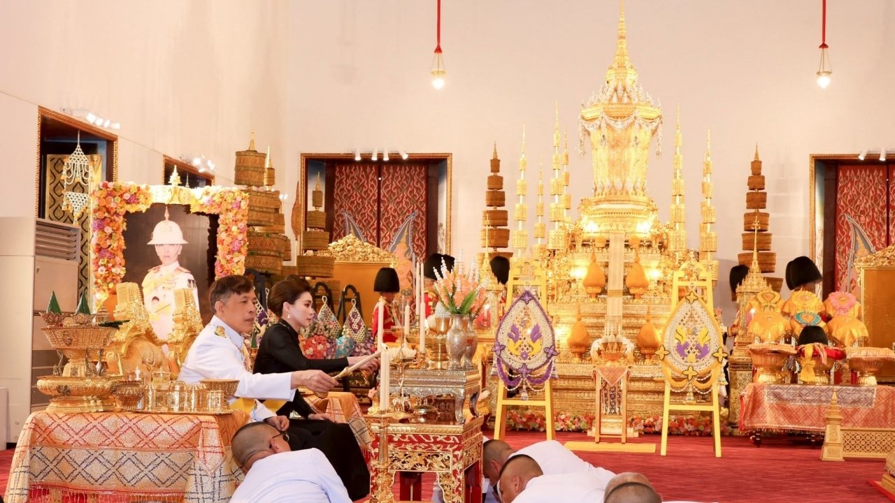 ในหลวง-พระราชินี เสด็จฯ ทรงบำเพ็ญพระราชกุศลสัตตมวาร พระศพเจ้าฟ้าพัชรกิติยาภาฯ
