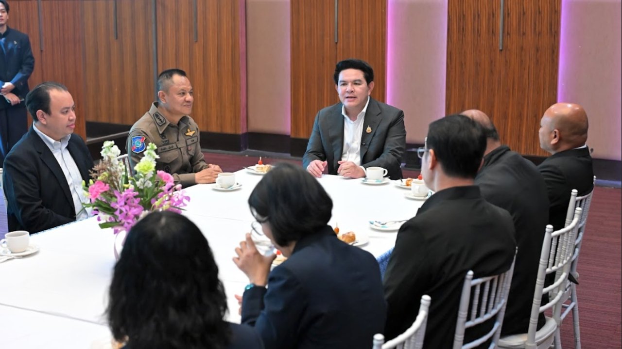 “สุรศักดิ์” ลงพื้นที่เกาะสมุย ชู “สมุยโมเดล” เร่งจัดระเบียบสกัดนอมินี ยกระดับท่องเที่ยวคุณภาพ
