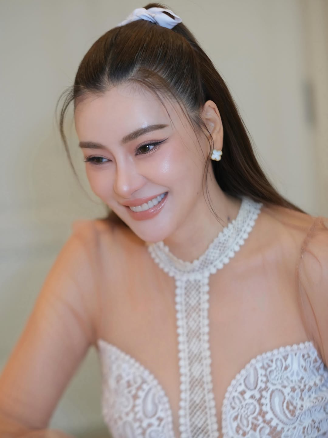 ส่องลุคว่าที่เจ้าสาว 'โอ๋ ภัคจีรา' สวยออร่าจับ เตรียมลั่นระฆังวิวาห์ปลายปีนี้