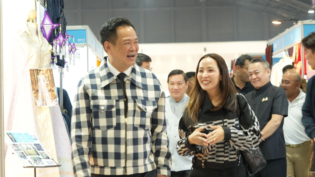 “อนุทิน” ควงภริยาเยี่ยมชมงาน OTOP Midyear 2026 ต่อเนื่องวันที่ 5