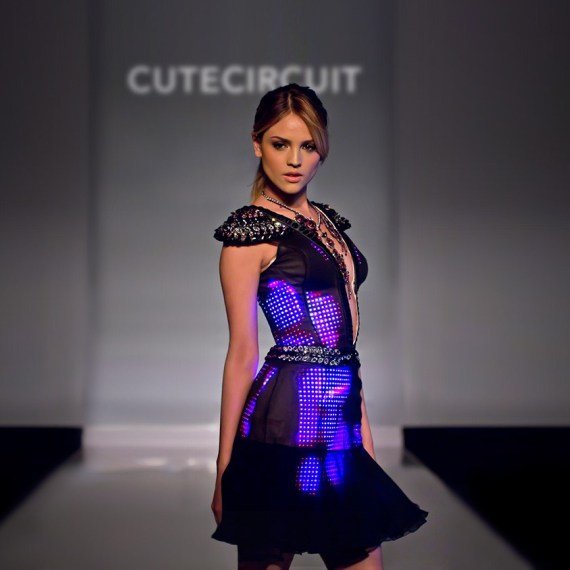 เปิดตัว 'Neuro-Fashion' เสื้อผ้าอัจฉริยะอ่านใจคน สั่งการสมองปรับสมดุลอารมณ์