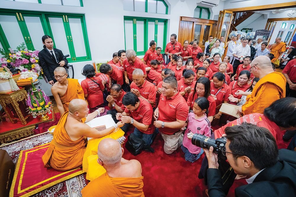 พิธีเชิญสัญญาบัตร พัดยศ และผ้าไตร ถวายแด่ 'พระราชวชิรรัตนาภรณ์' ณ วัดราชบพิธฯ