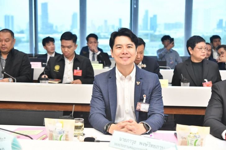 เจาะลึกเส้นทาง 'ป้อม ภาวุธ' จากเจ้าพ่ออีคอมเมิร์ซสู่บทบาท สส. พรรคประชาชน