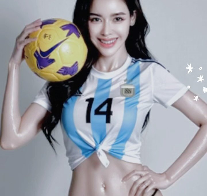 ไอซ์ ปรีชญา จัดลุคแซ่บสวมเสื้อบอลอาร์เจนติน่า อวยพรวันเกิด เมสซี