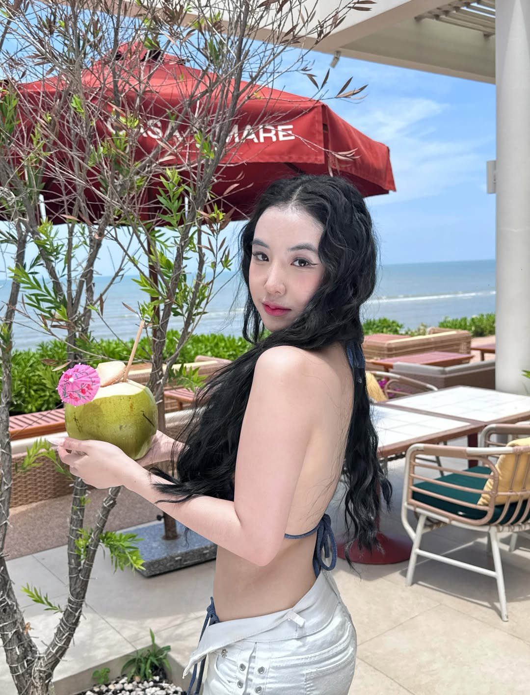 พลอย มงกุฎเพชร ลูกสาว เท่ง เถิดเทิง อวดหุ่นแซ่บในชุดบิกินี่ แฟนคลับแห่ชื่นชมความสวย