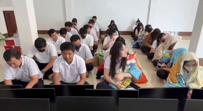 ทางการลาวบุกทลายแก๊งพนันออนไลน์กลางเวียงจันทน์ รวบคนไทยยกทีม 67 ราย