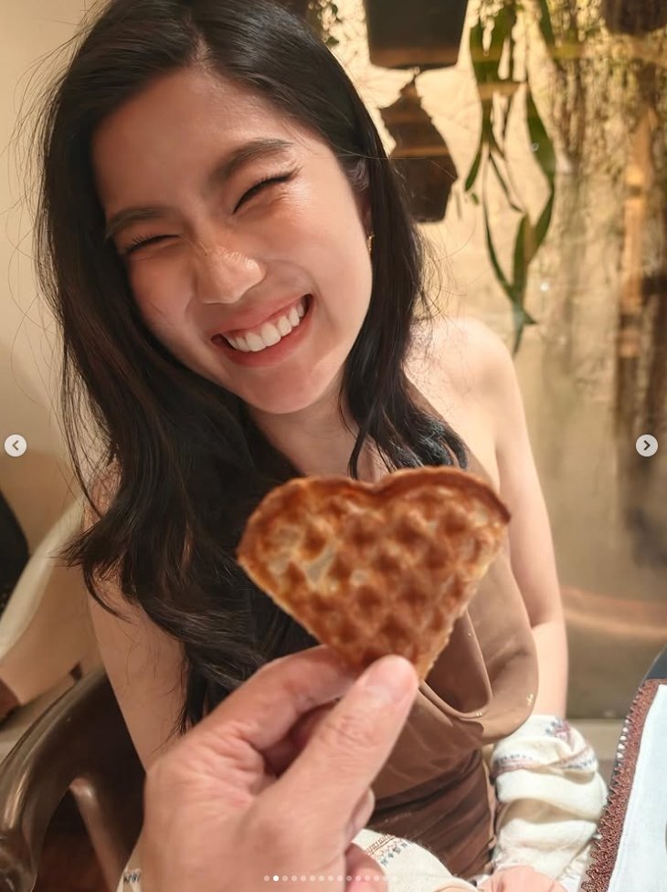 ทิม พิธา ควง ก้อย อรัชพร โชว์หวานกลางร้าน ตอกย้ำความสัมพันธ์ด้วยแหวนแทนใจ