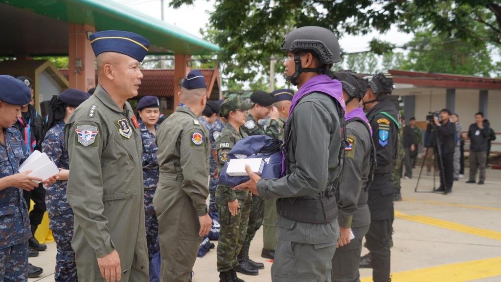 “บิ๊กโก๋” ลงพื้นที่ตรวจเยี่ยมกองกำลังบูรพา ย้ำกองทัพไทยพร้อมรับมือทุกสถานการณ์