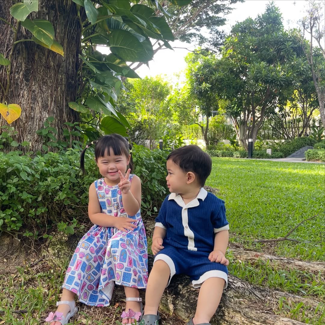 พัฒนาการความน่ารัก 'น้องเอลิเซีย-น้องแพทริค' สองพี่น้องตระกูลรังษีสิงห์พิพัฒน์