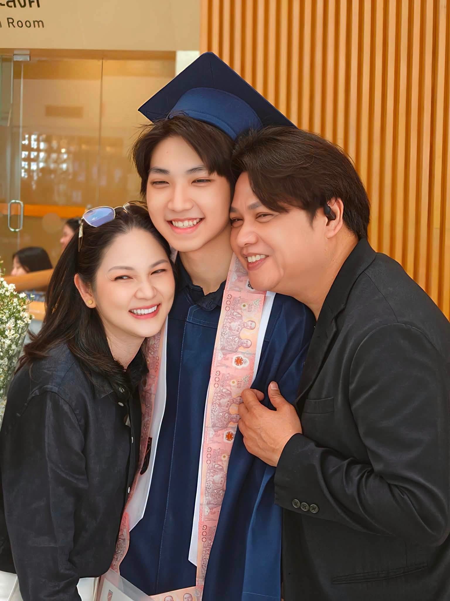 พลพล ส่งลูกชายลัดฟ้าศึกษาต่อออสเตรเลีย เผยความรู้สึกตื้นตันจนน้ำตาซึม