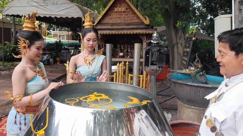 คำชะโนดคึกคัก! แห่ส่องน้ำตาเทียน 'บาตรยักษ์' เลขเด็ดโผล่เกลี้ยงแผง