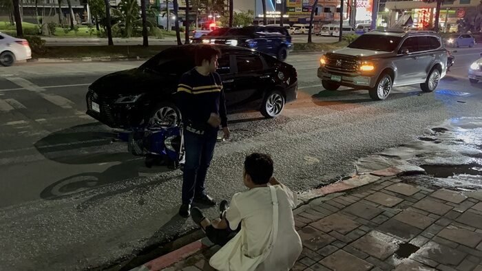 นักท่องเที่ยวจีนเมาขับพุ่งชนรถติดไฟแดง อ้างเสนอเงินปิดคดีก่อนถูกรวบตัว