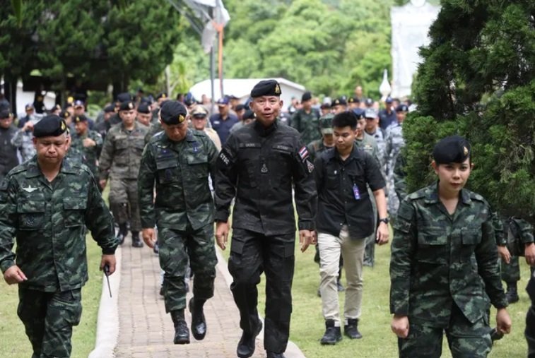 คณะผู้บัญชาการเหล่าทัพ ลงพื้นที่บ้านหมากแข้ง ตามรอยพระราชกรณียกิจ รัชกาลที่ 10