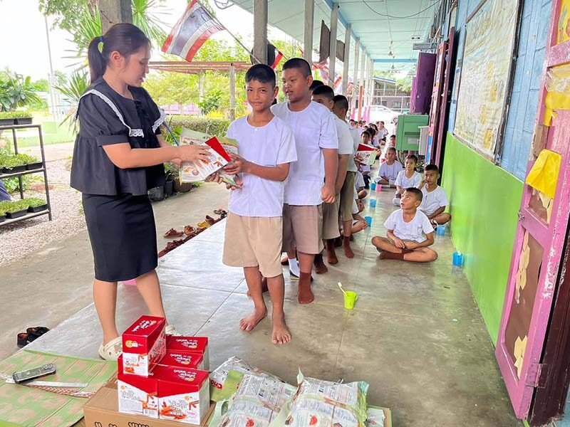 มูลนิธิหัวใจบริสุทธิ์ ส่งมอบขนมสร้างรอยยิ้มให้โรงเรียนบ้านซับสุราษฎร์ จ.อุทัยธานี