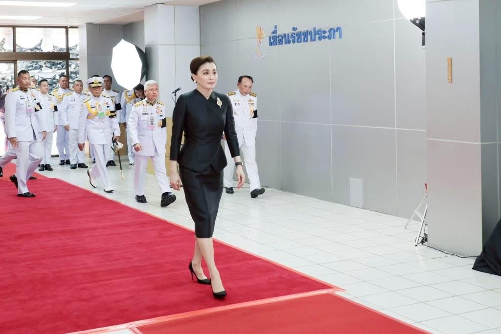 สมเด็จพระนางเจ้าฯ พระบรมราชินี เสด็จฯ ทอดพระเนตรการดำเนินงานโรงไฟฟ้าพลังน้ำเขื่อนรัชชประภา