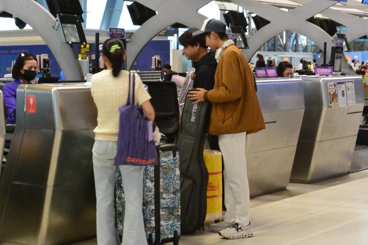 พลพล ส่งลูกชายลัดฟ้าศึกษาต่อออสเตรเลีย เผยความรู้สึกตื้นตันจนน้ำตาซึม