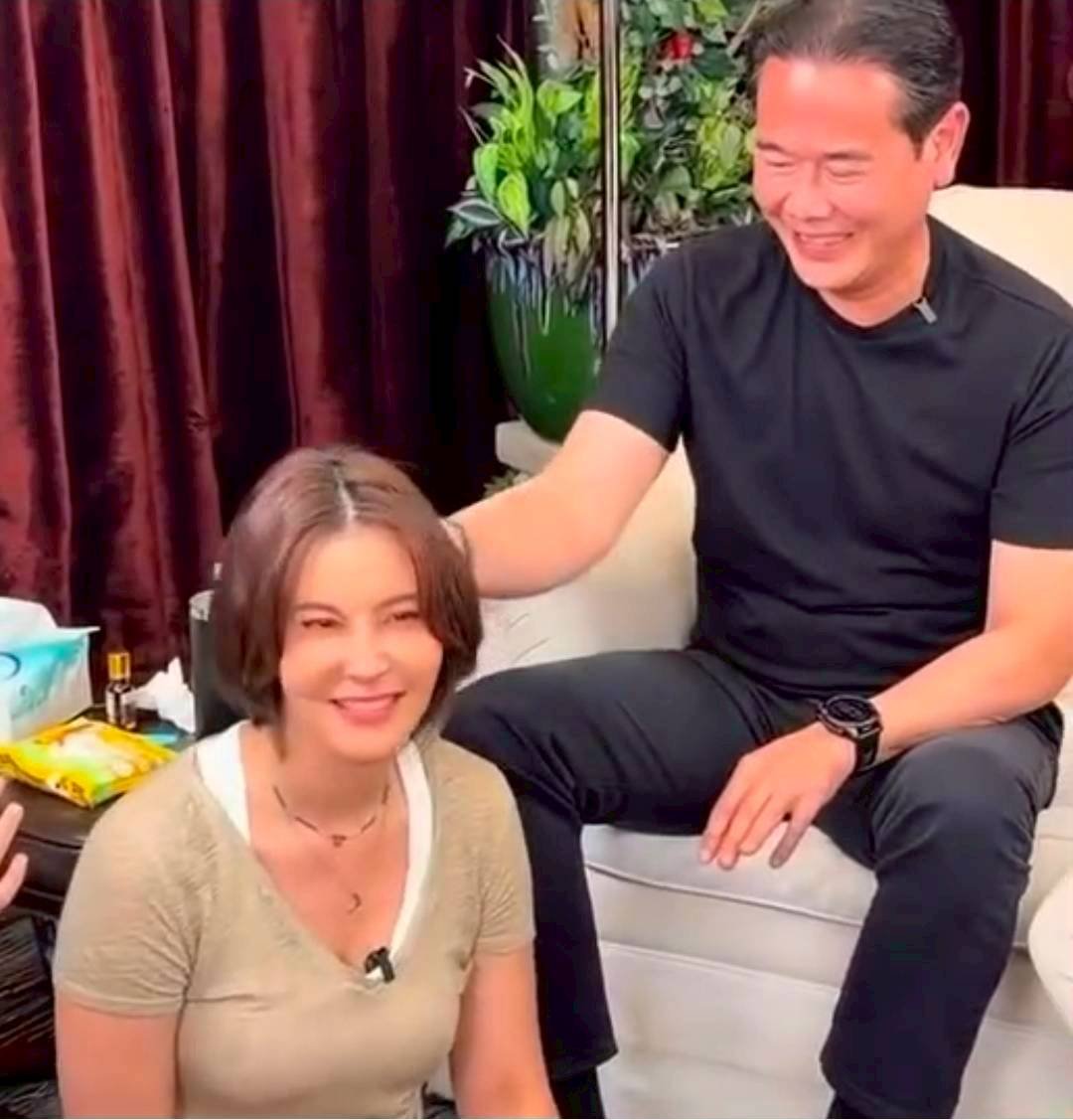 ธัญญ่า-เป๊ก ควงคู่ทำพิธีหมั้นแลกแหวนแก้เคล็ดคำทำนายสุดฮา