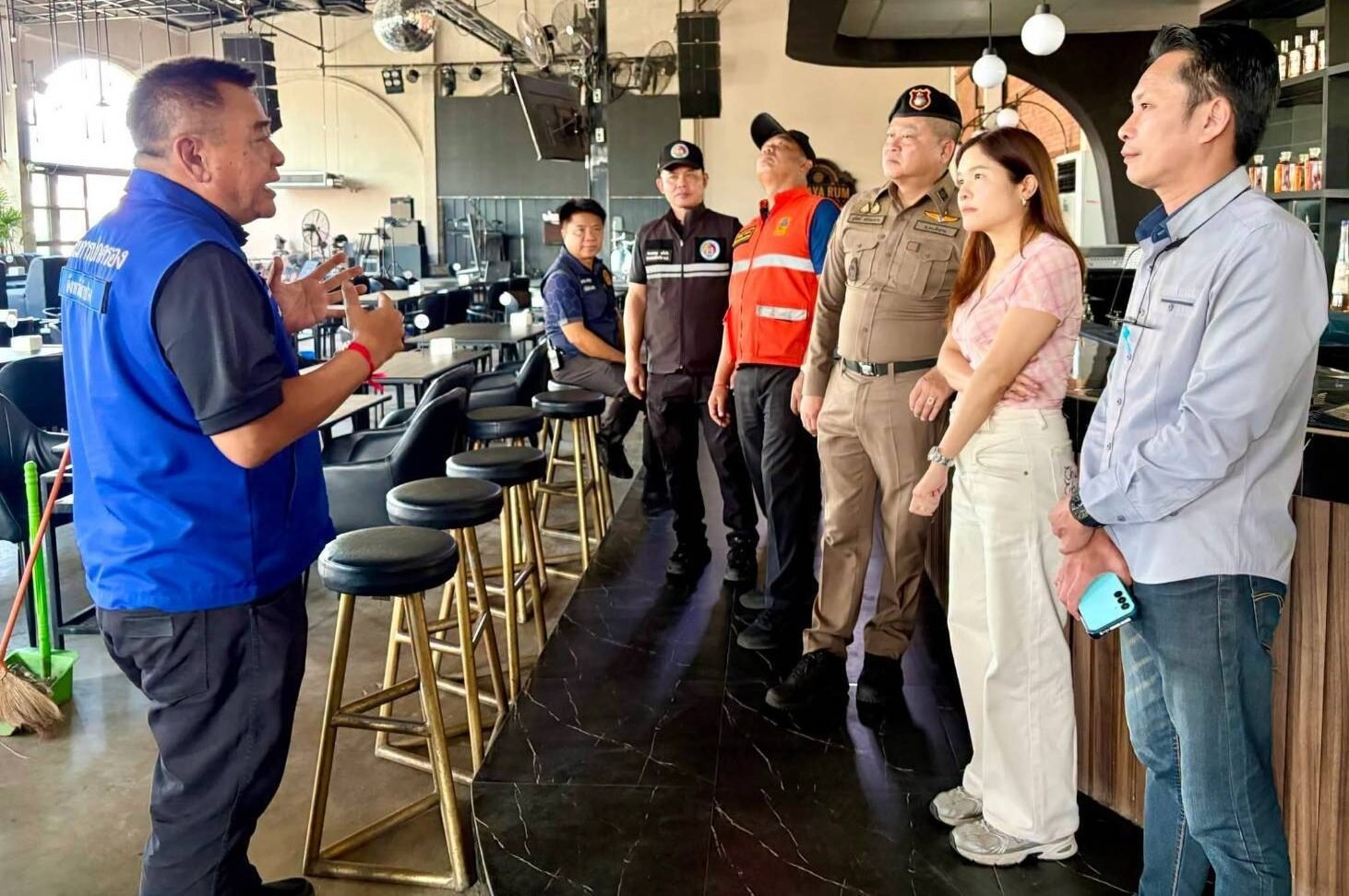ผู้ว่าฯ ลำปาง สั่งระดมกำลังตรวจเข้มสถานบันเทิง ย้ำมาตรฐานความปลอดภัยต้องพร้อม 100%