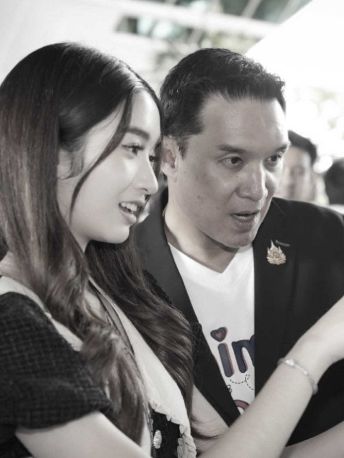 ส่องลุคออกงาน 'น้องณดา ปุณณกันต์' ฉายแววออร่านางเอกเต็มตัว เคียงข้างคุณพ่อบรู๊ค