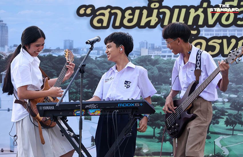 Nene Royal ผนึกกำลังวง OZONE โชว์สุดประทับใจในงาน ‘สายน้ำแห่งชีวิต’