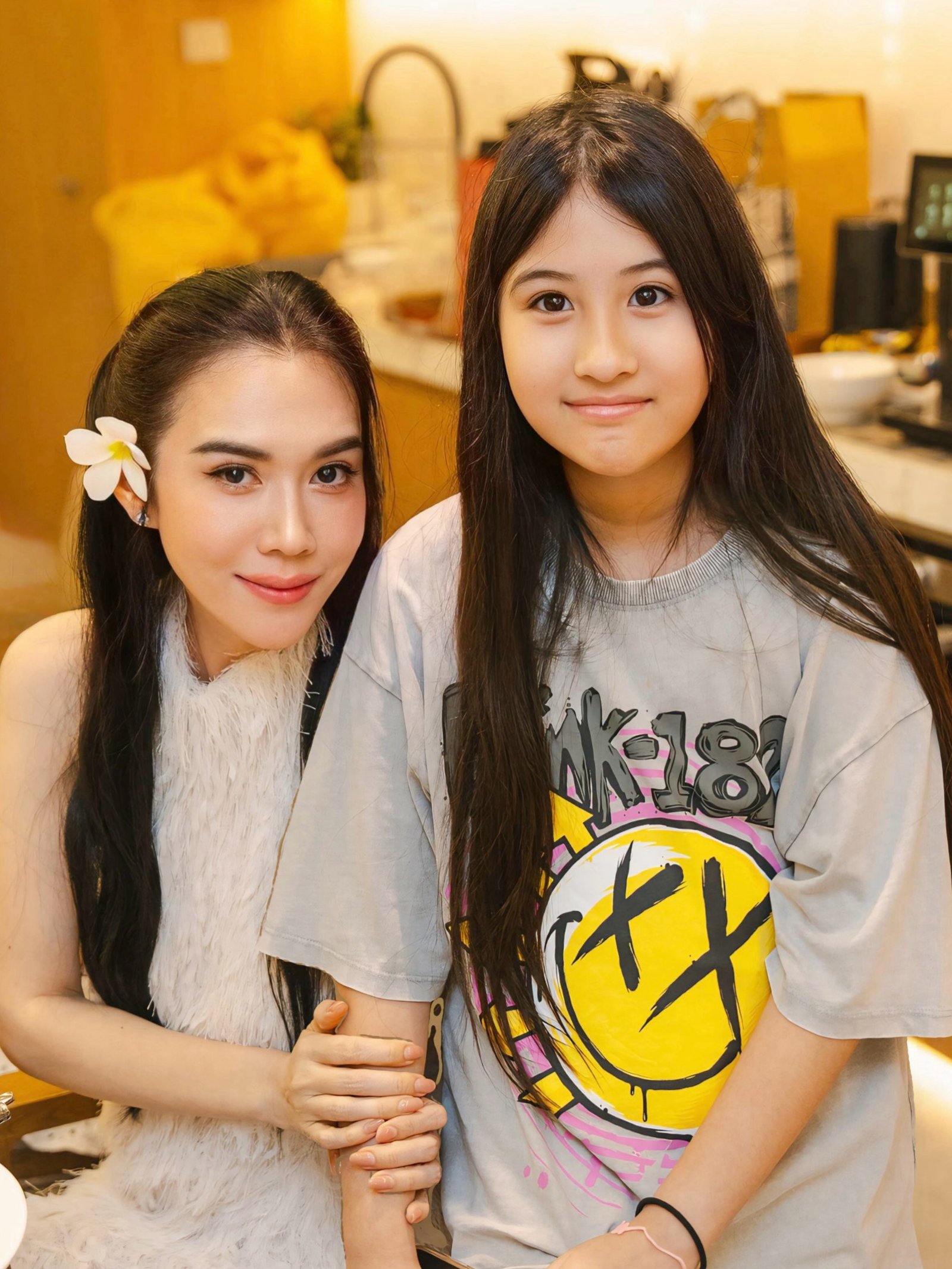 แฟนคลับฮือฮา! ภาพคู่ 'แม่เมย์-น้องมายู' เผยความเหมือนคุณพ่อ 'หนุ่ม กรรชัย' ชัดเจน