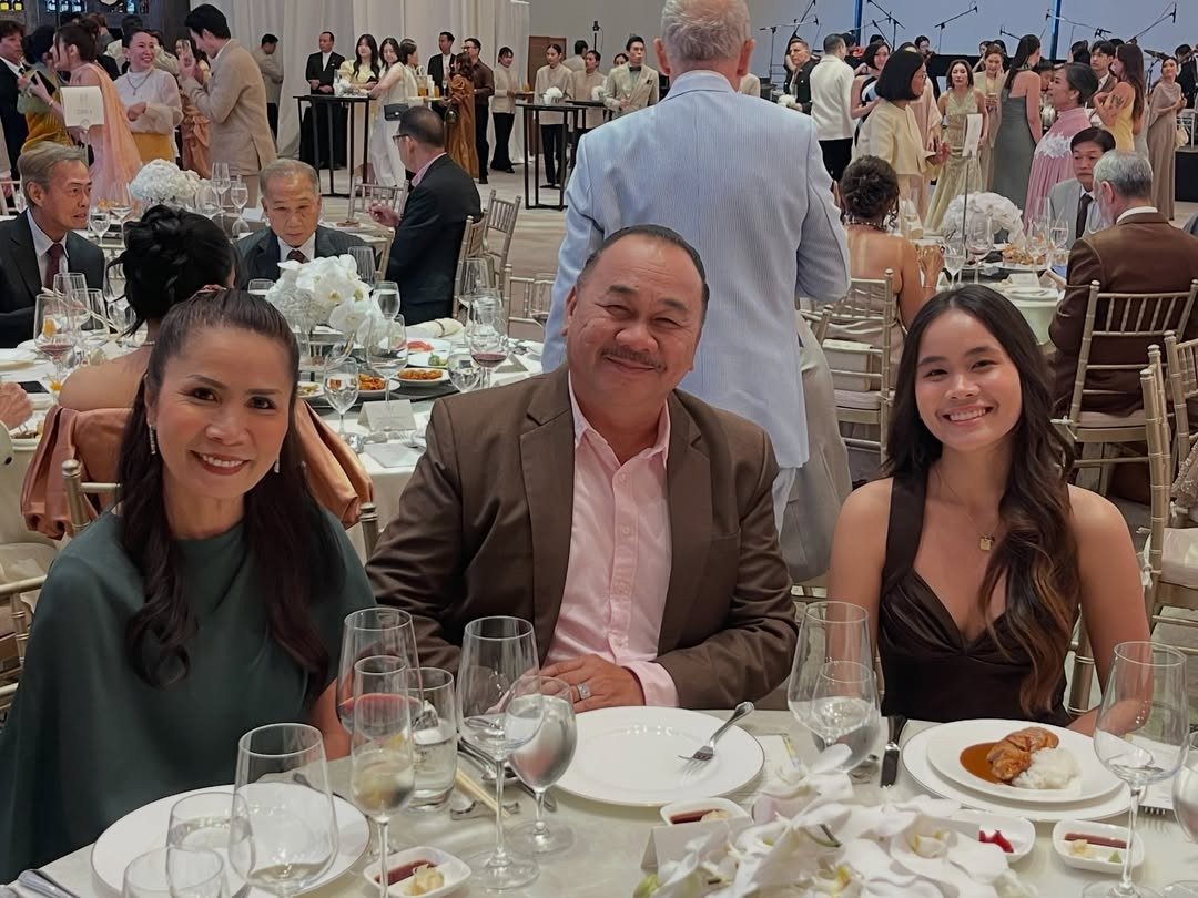 ส่องลุคสวยสะดุดตา 'น้องหงษ์' น้องสาว 'ณเดชน์' ในงานฉลองวิวาห์