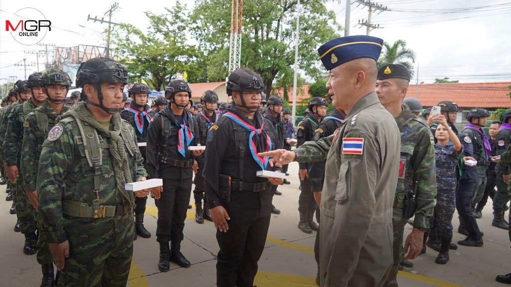 “บิ๊กโก๋” ลงพื้นที่ตรวจเยี่ยมกองกำลังบูรพา ย้ำกองทัพไทยพร้อมรับมือทุกสถานการณ์