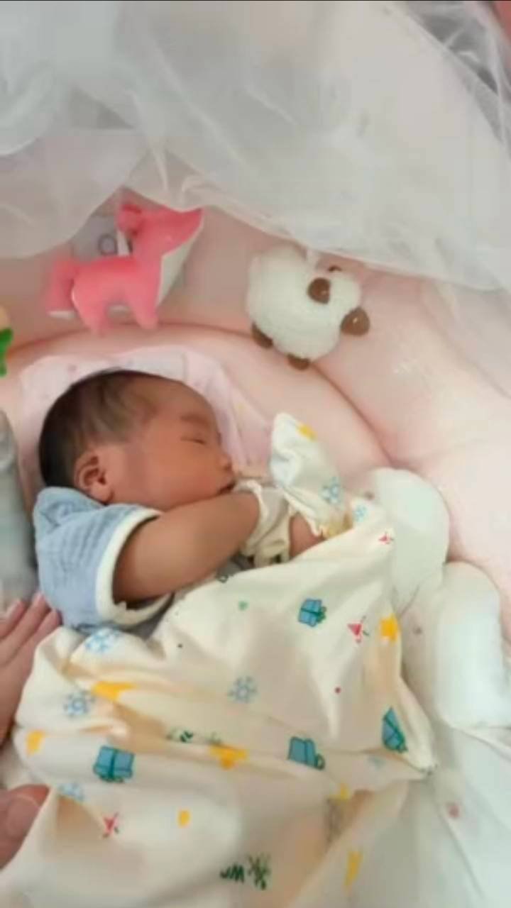 แพท ณปภา คัมแบ็กงานบันเทิงหลังคลอด 10 วัน ส่งไม้ต่อสามีรับหน้าที่ดูแลทายาทที่บ้าน