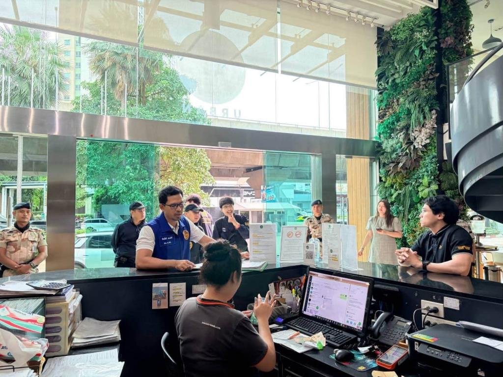 มท.2 ลงพื้นที่ห้วยขวาง กวาดล้างนอมินี-แรงงานเถื่อน พบโรงแรมไร้ใบอนุญาต 3 แห่ง