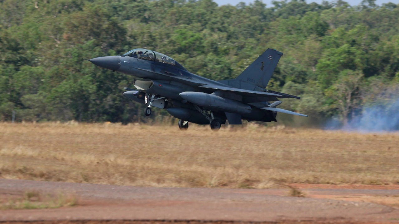 “นายกฯ อนุทิน” เตรียมขึ้นบิน F-16 ตรวจชายแดน พร้อมให้โอวาททหาร