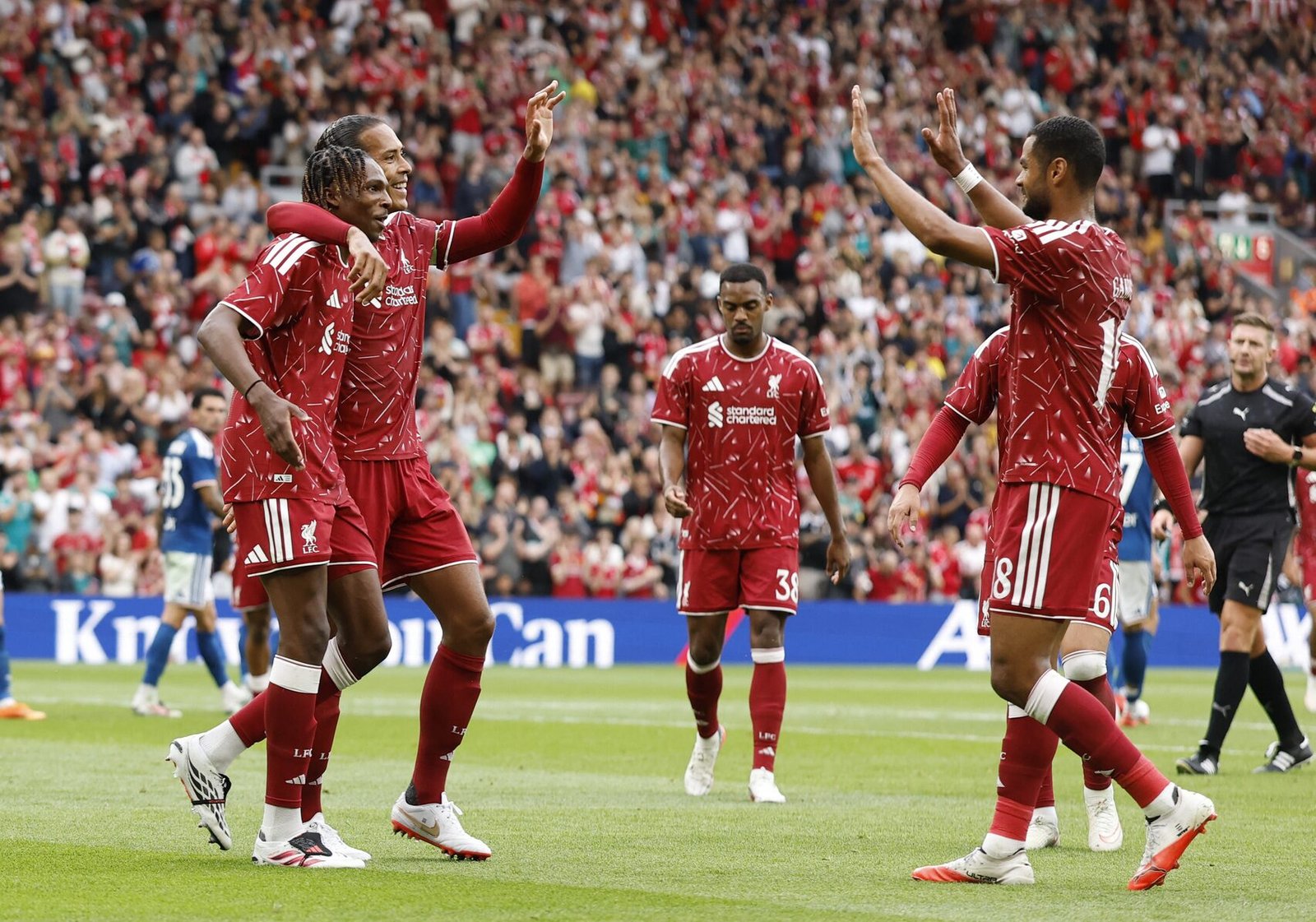 ลิเวอร์พูลอัดโคโม 2-0 ส่งท้ายพรีซีซั่น พร้อมเปิดตัวแข้งใหม่