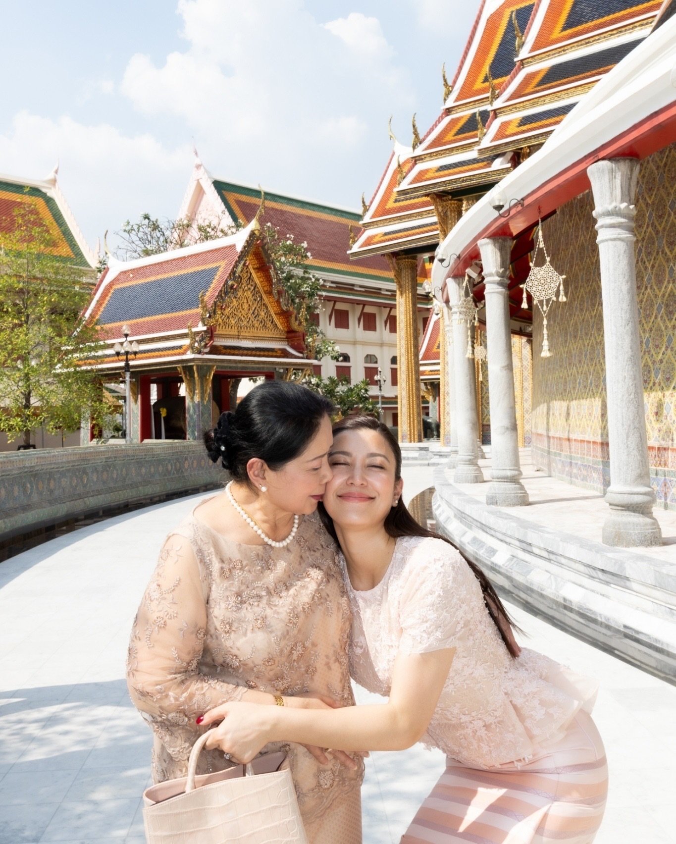 เอมมี่ มรกต สูญเสียคุณแม่สุดที่รัก โพสต์ข้อความอาลัยซึ้งถึงเวลาพักผ่อน