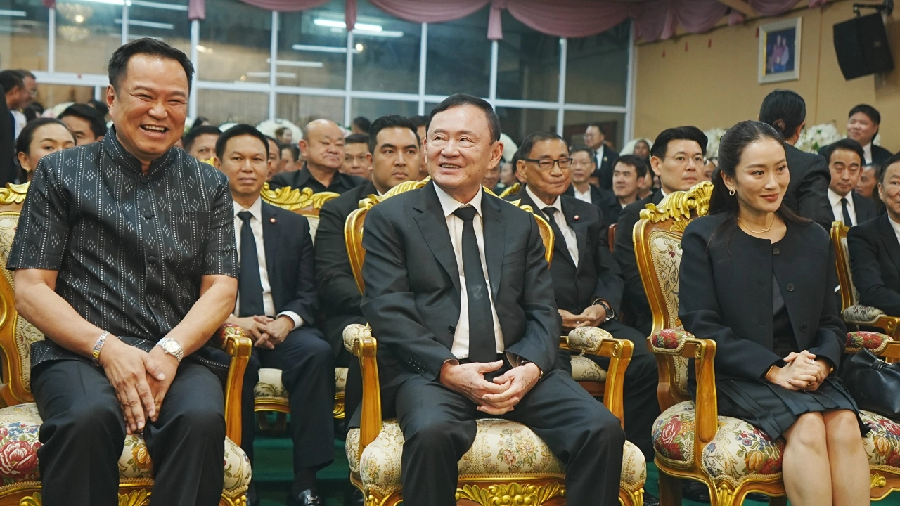 “อนุทิน” ยันสัมพันธ์ “ทักษิณ” แน่นแฟ้น เผยการทำงานร่วมรัฐบาลราบรื่นไร้รอยต่อ