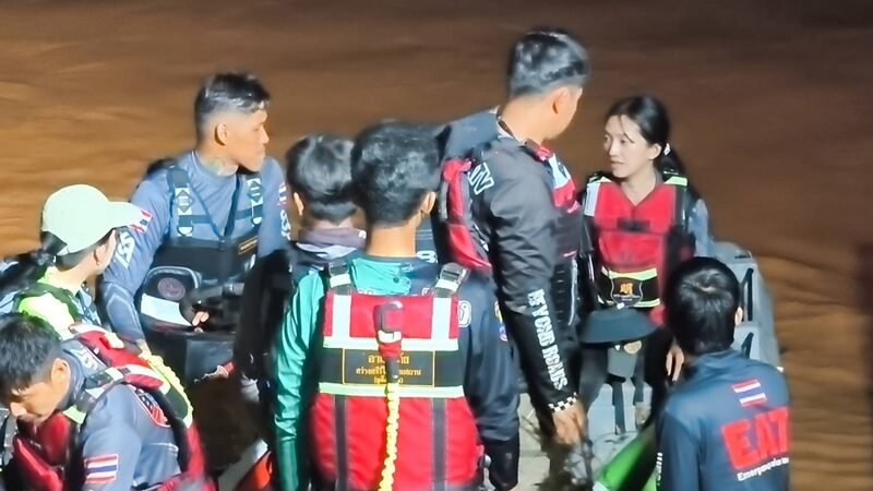 ระดมค้นหานาน 5 ชั่วโมง พบแล้วร่างชายวัย 58 ปี เหตุเรือล่มกลางแม่น้ำน่าน