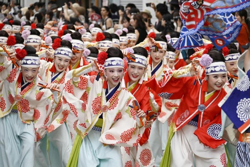ย้อนรอยเสน่ห์เทศกาล 'โยซาโคอิ' มนต์ขลังแห่งการเต้นรำและสีสันเมืองโคจิ