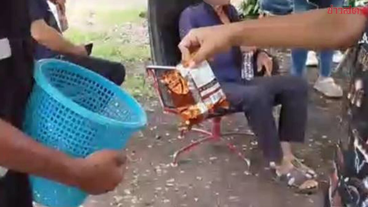แม่เอาเรื่องถึงที่สุด! แจ้งความเจ้าอาวาสตบหน้าลูกชาย ปมโยนมาม่าใส่บาตร