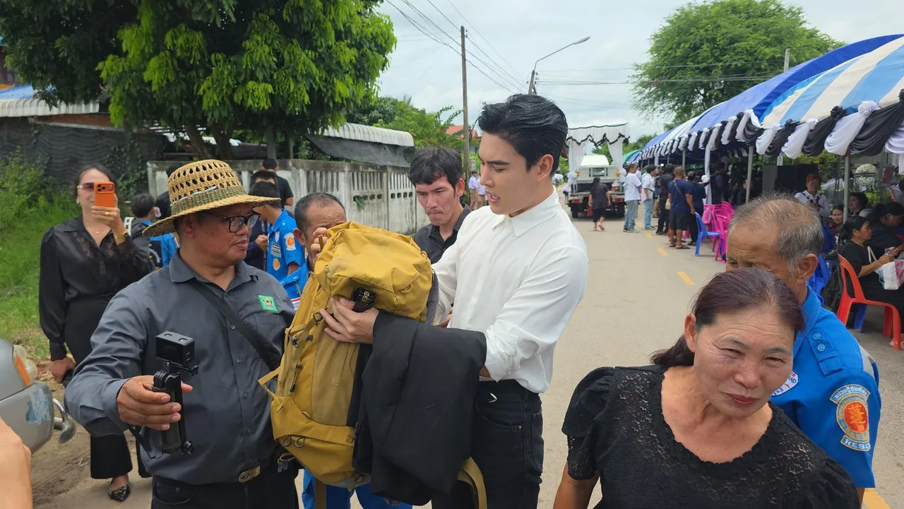 อาลัยครั้งสุดท้าย 'ฮลุน โซโล่' ยูทูบเบอร์ดัง แฟนคลับร่วมส่งวิญญาณเนืองแน่นวัด