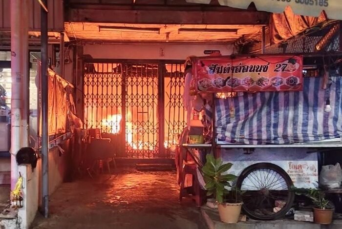 สลดไฟไหม้อาคารย่านอ่อนนุช ต้นเพลิงจากรถจักรยานยนต์ไฟฟ้า คร่าชีวิตหญิงวัย 77 ปี