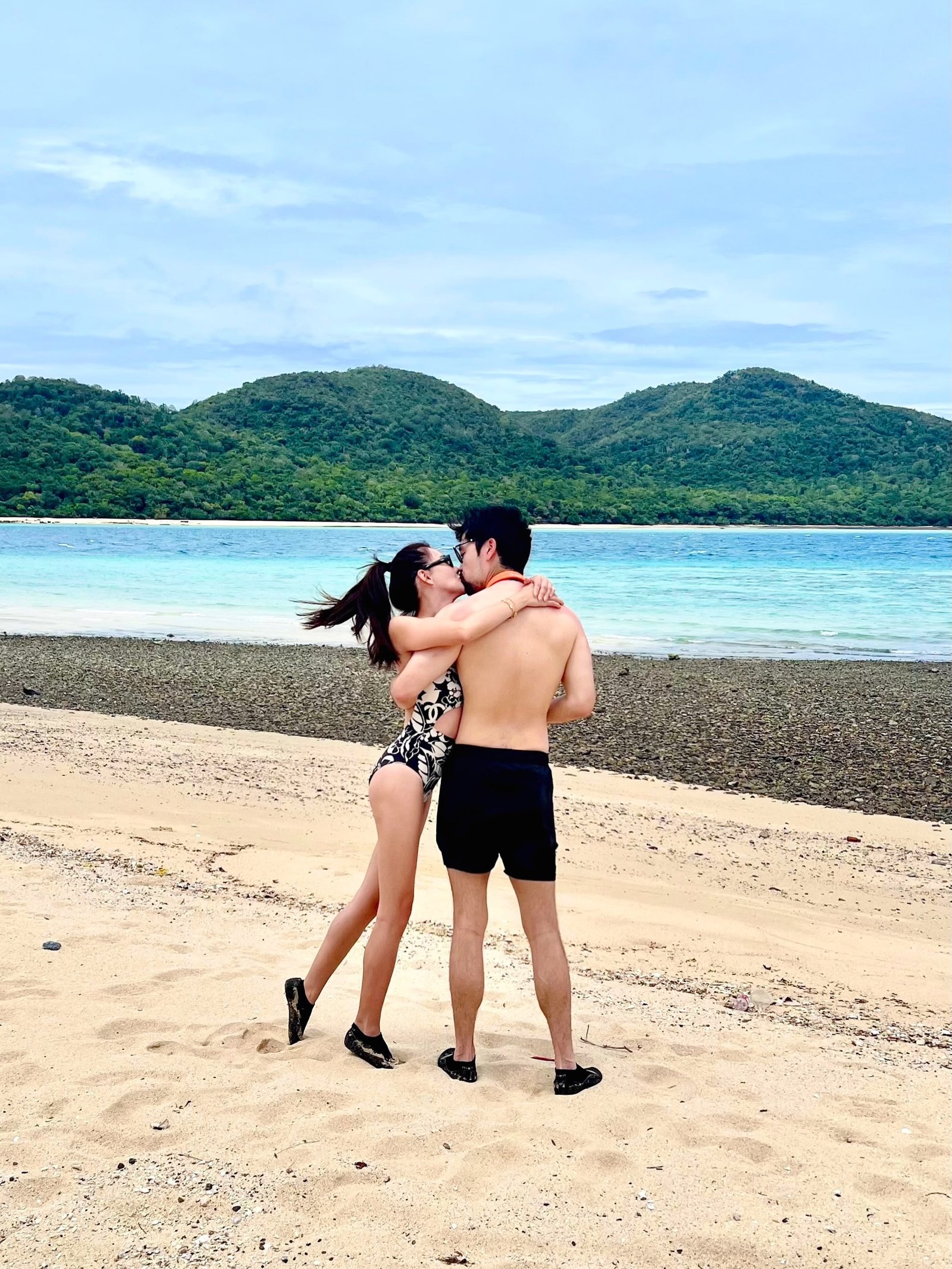 ดิว อริสรา โชว์หวานควง วู้ดดี้ ล่ำซำ สวีทริมหาด ท่ามกลางข่าวลือลุ้นข่าวดี