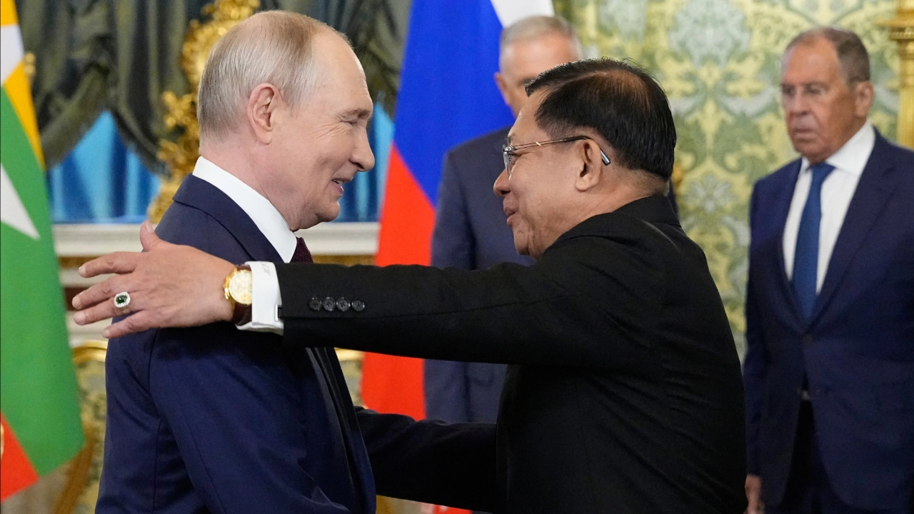 มิน อ่อง หล่าย เยือนมอสโก จับมือปูตินกระชับสัมพันธ์ 12 ฉบับ
