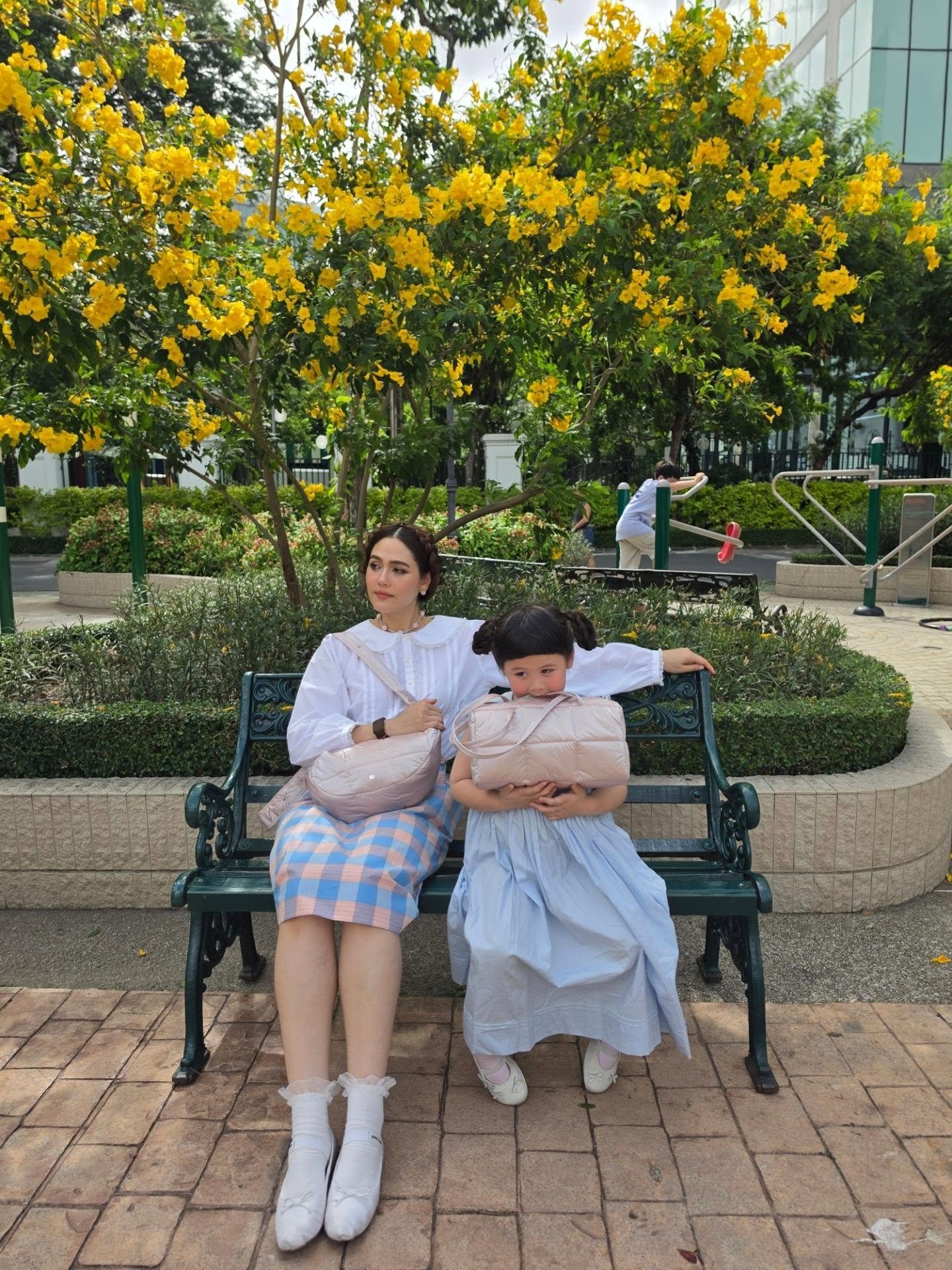 โมเมนต์สุดป่วน! 'น้องเกล' โต้กลับชาวเน็ตถามไม่ไปเรียนเหรอ ทำ 'แม่ชม' ห้ามแทบไม่ทัน