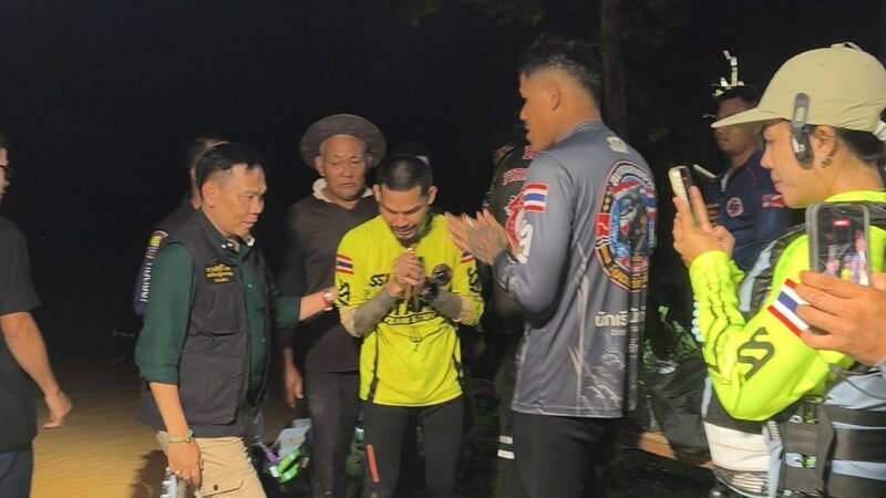 ระดมค้นหานาน 5 ชั่วโมง พบแล้วร่างชายวัย 58 ปี เหตุเรือล่มกลางแม่น้ำน่าน