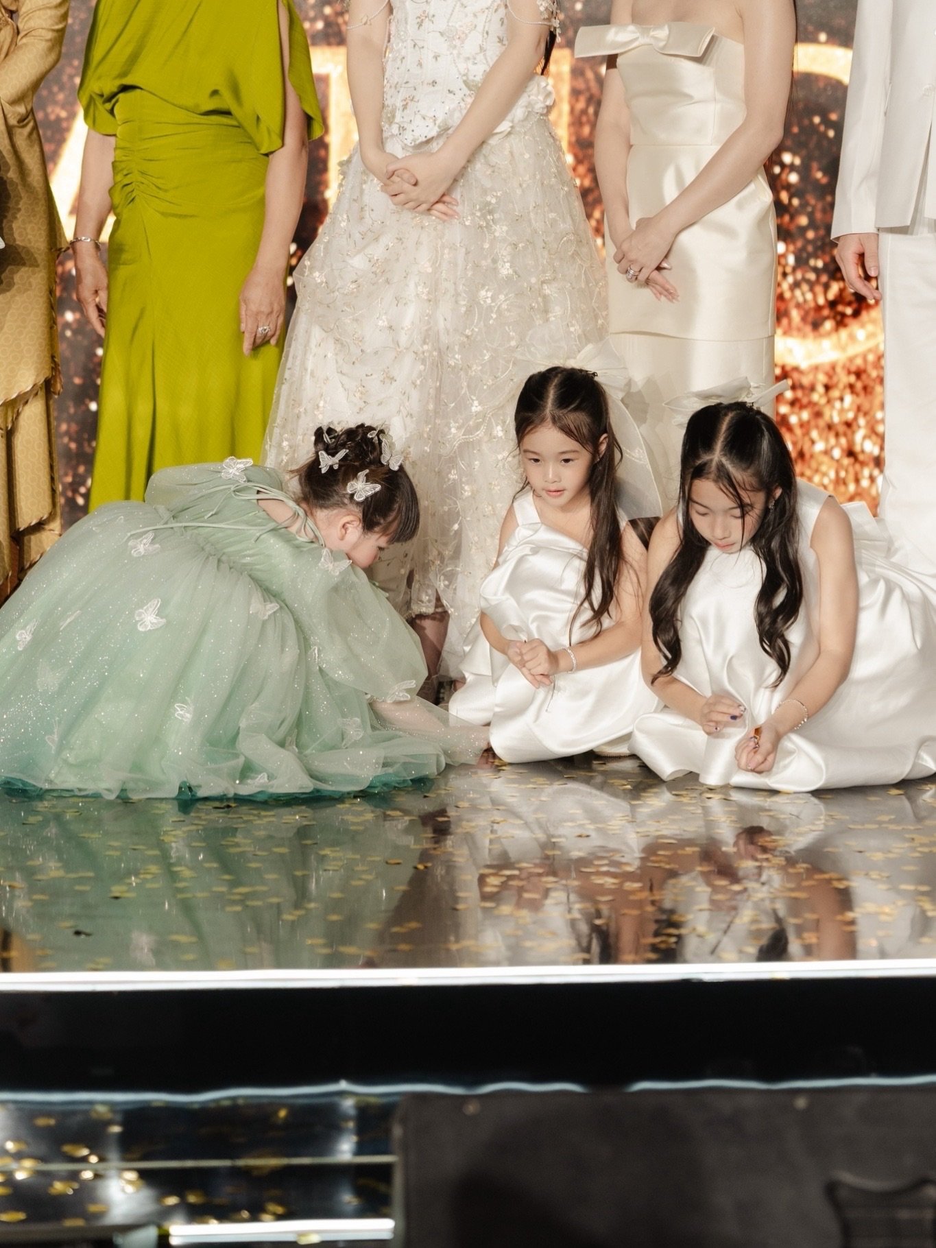 โมเมนต์สุดประทับใจ! เป่าเปา-เป่าเปย์ พบ น้องเกล ครั้งแรก พร้อมของขวัญจากเงินเก็บ