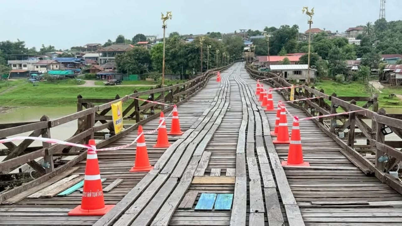 สังขละบุรีอ่วมฝนถล่ม! น้ำท่วมถนนสาย 323-สะพานไม้ชำรุด เร่งติดป้ายเตือนภัย