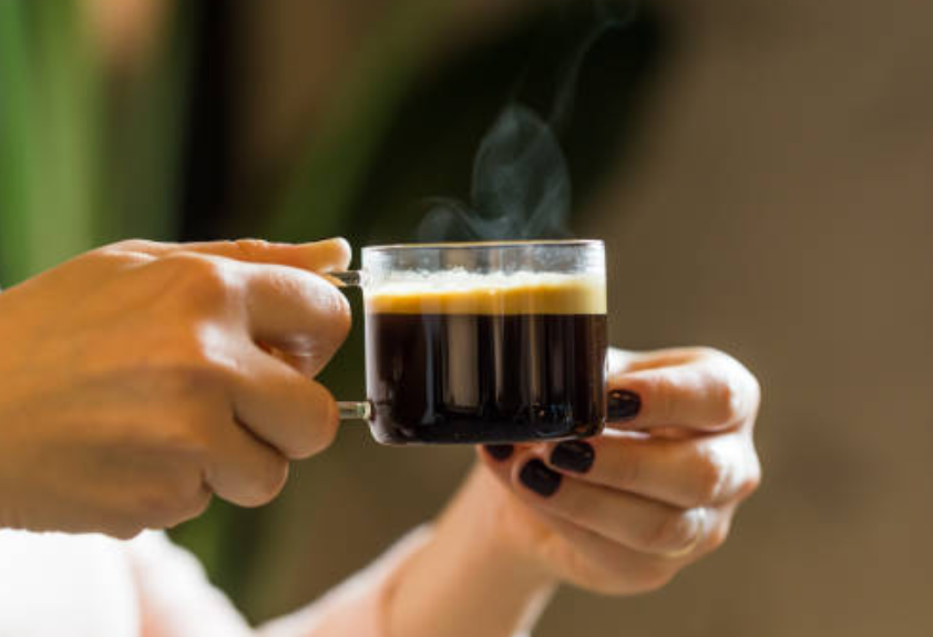 ดื่มกาแฟเสี่ยงกระดูกพรุนจริงหรือ? ไขข้อเท็จจริงที่คอกาแฟต้องทราบ