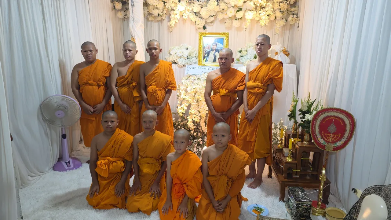 อาลัยครั้งสุดท้าย 'ฮลุน โซโล่' ยูทูบเบอร์ดัง แฟนคลับร่วมส่งวิญญาณเนืองแน่นวัด